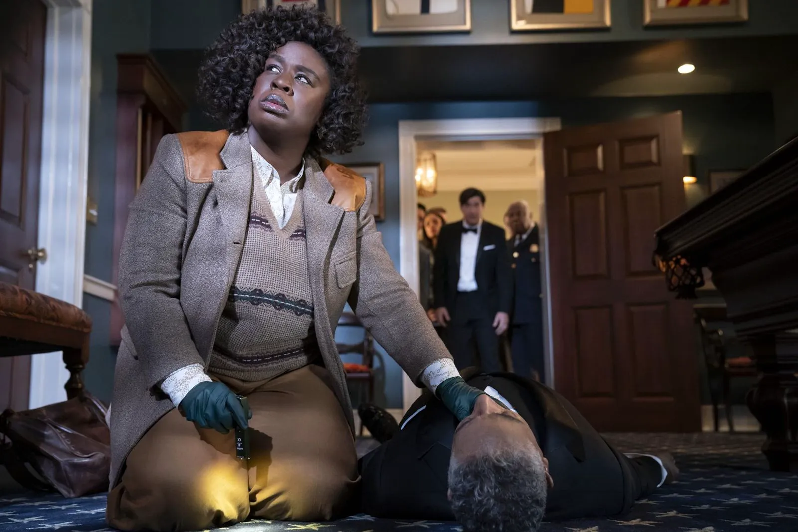 Review of the Mini-Series "The Residence": Murder in One White House