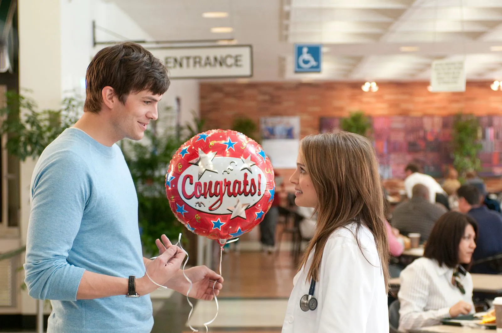 Review of the film "No Strings Attached"