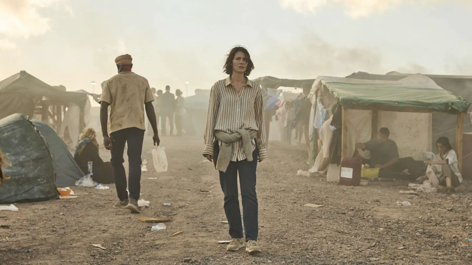 Mary Elizabeth Winstead as Laura in 