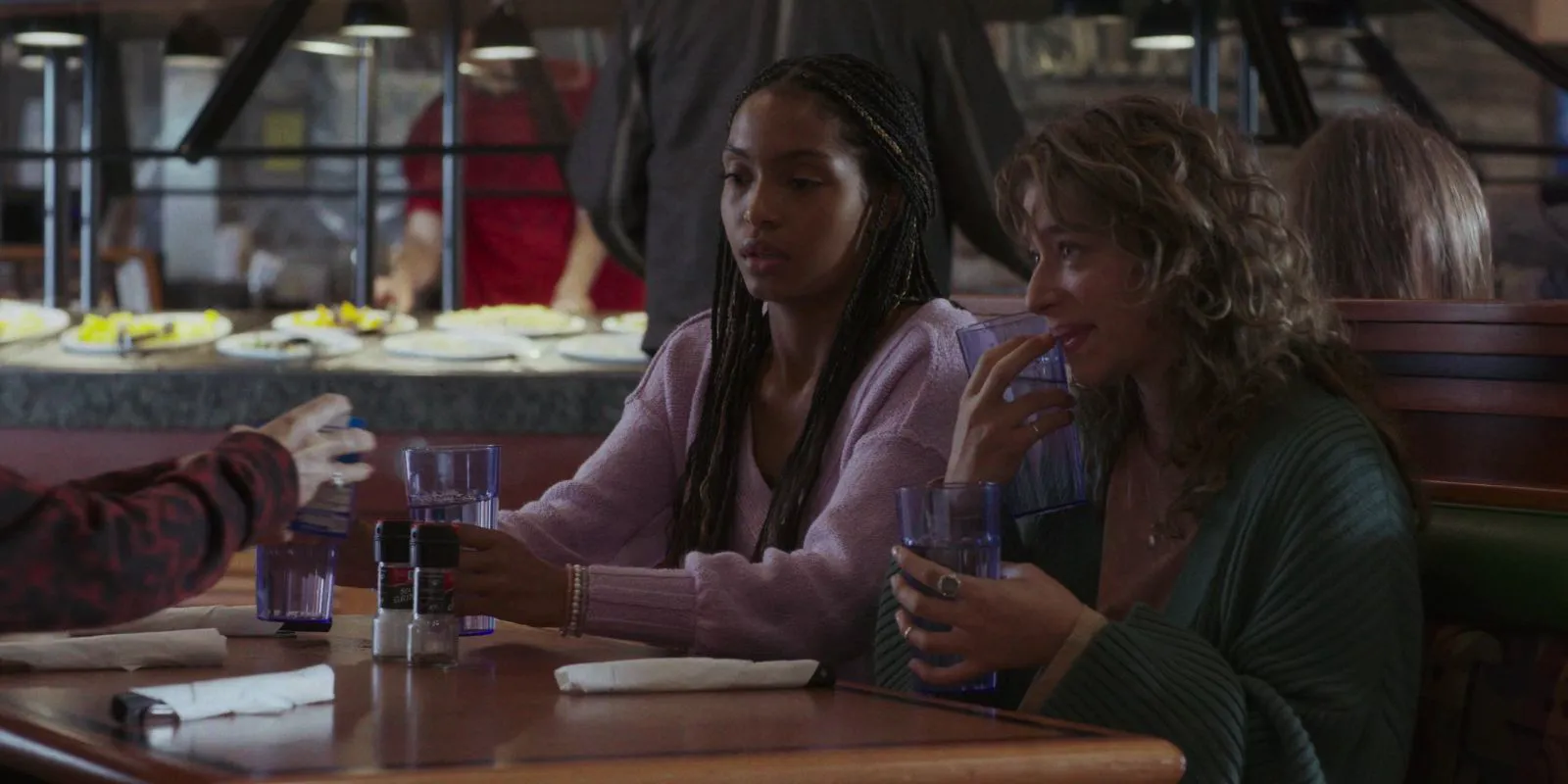 Review of "Sitting in Bars with Cake" - A dramedy about baking and friendship