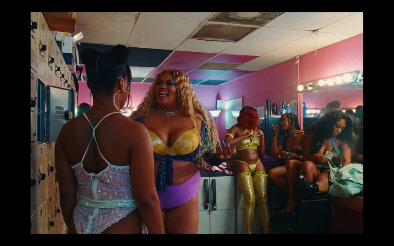 Dominique Fishback as Dre in 