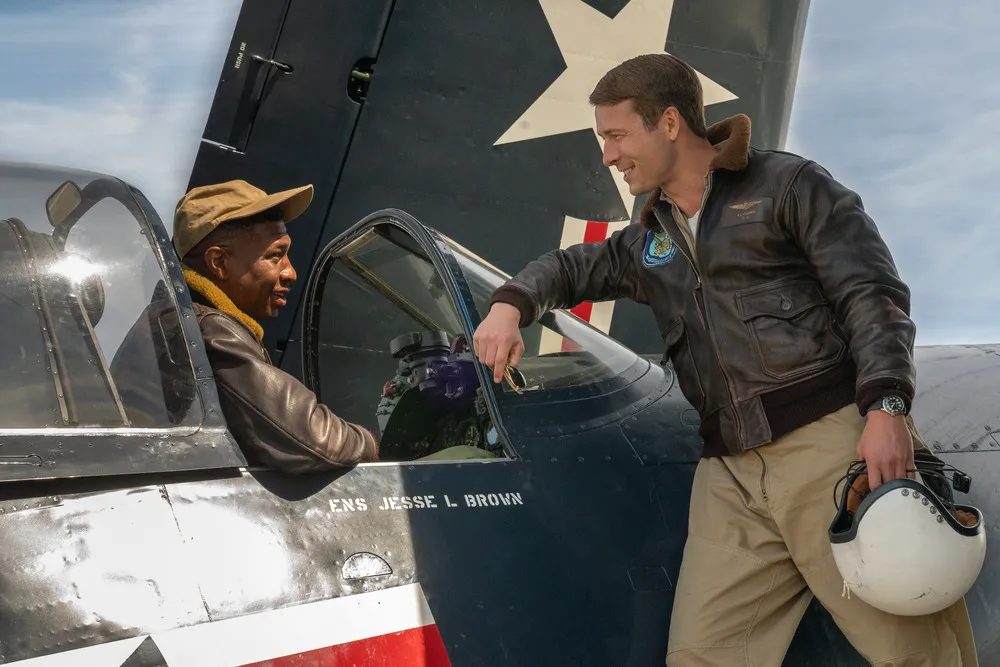 Glen Powell as Tom Hudner in 