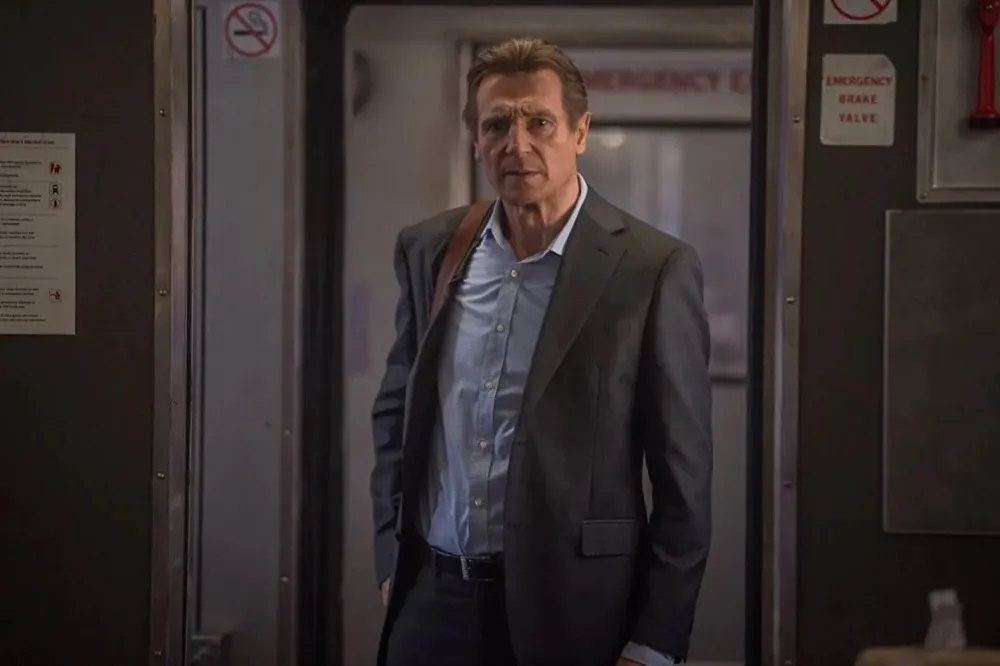 Premiere Screening | How Liam Neeson Defuses Crisis in "The Commuter"