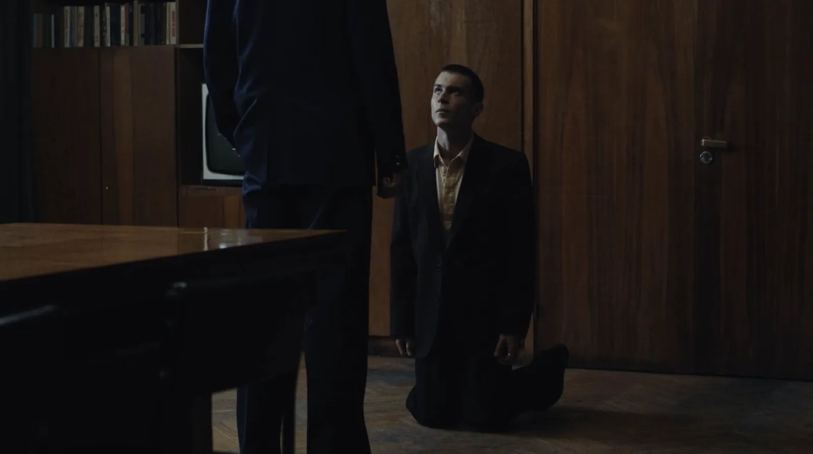 A New Case in Another Country: A Review of the First Episodes of Season 2 of "Fisher"
