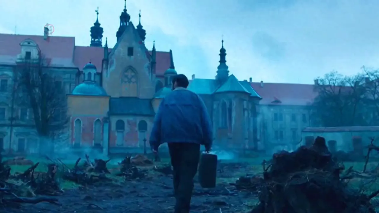 1/1 "Hellhole," a super scary thriller, also known as "Abyss of Hell."