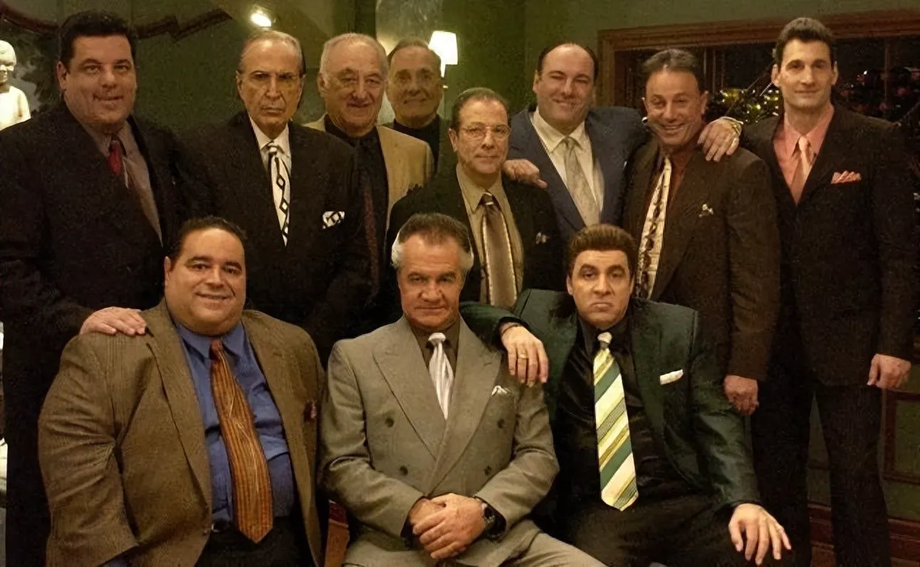 Top 10 Highly Acclaimed Raunchy, Violent, and Gangster-Themed American TV Series: Straightforward and to the Point