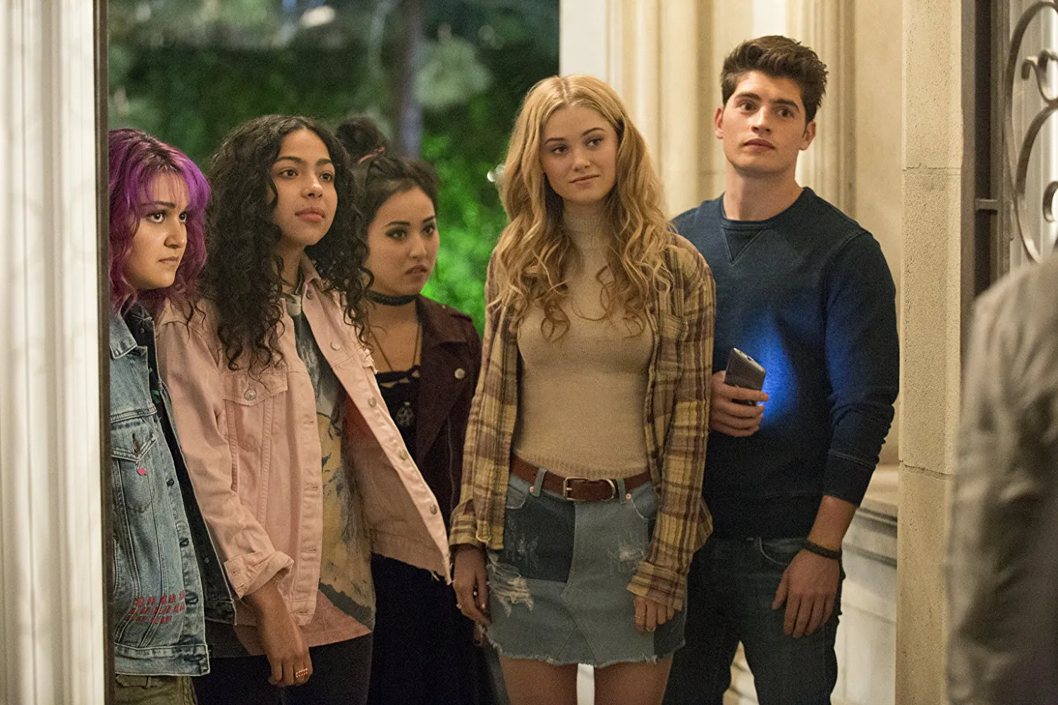 Review of the "Runaways" pilot episode