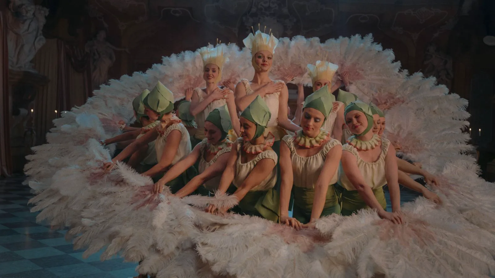 Lea Mühren as Elvira in 