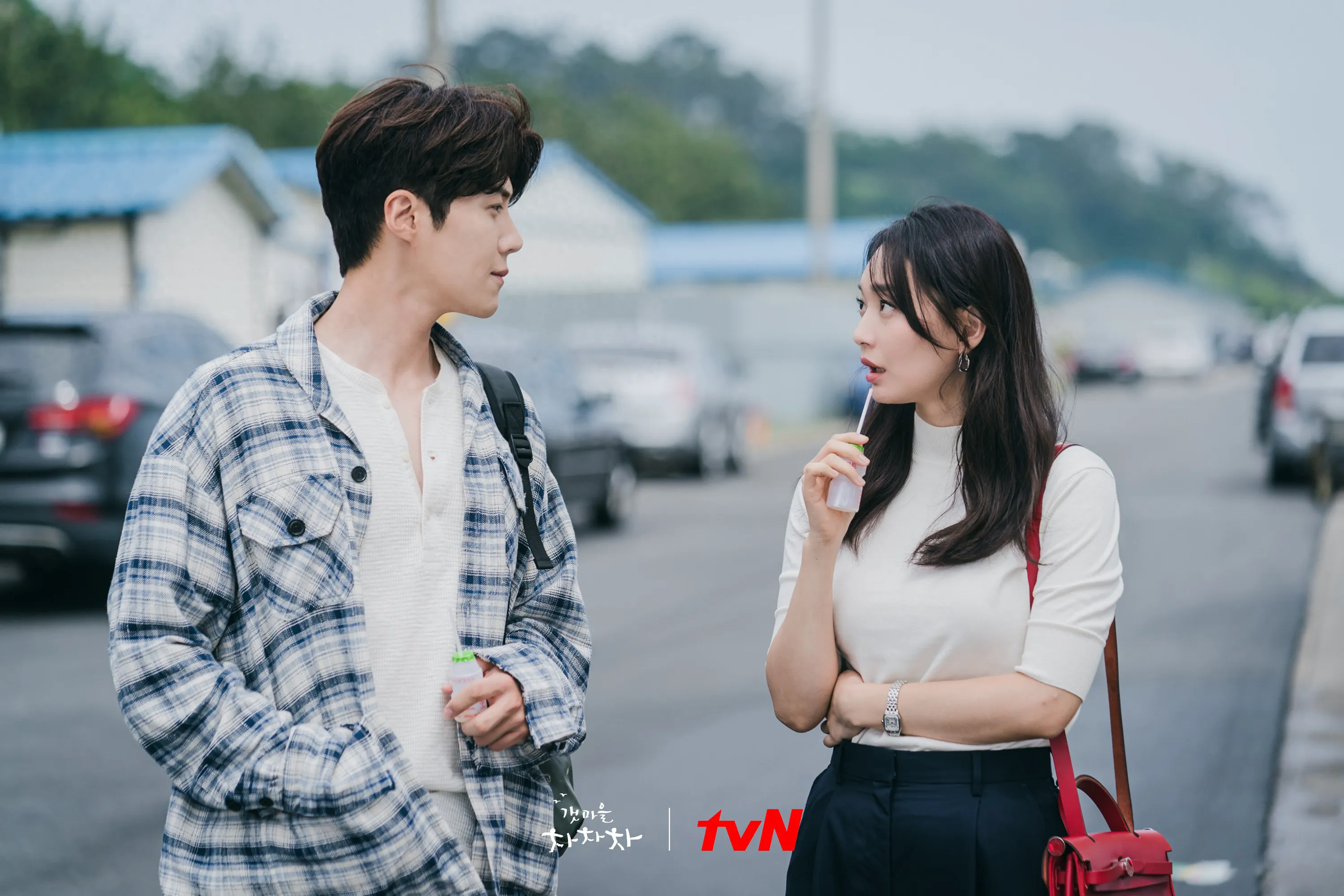 8.8 is really too low. Using award-winning actors and actresses as "small soldiers," this should be the top-tier cast in Korean dramas.