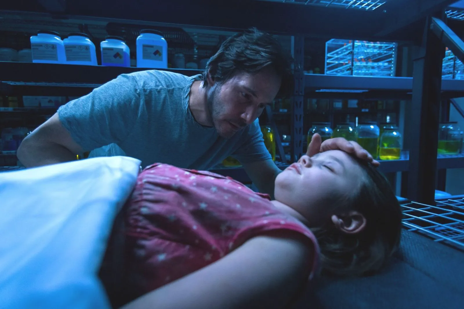 "Replicas": Another Failure in Keanu Reeves' Career