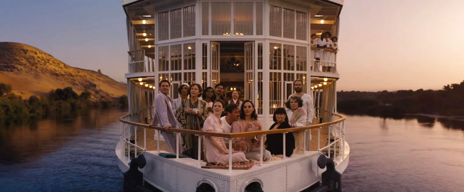 Review of "Death on the Nile," a star-studded Agatha Christie adaptation.