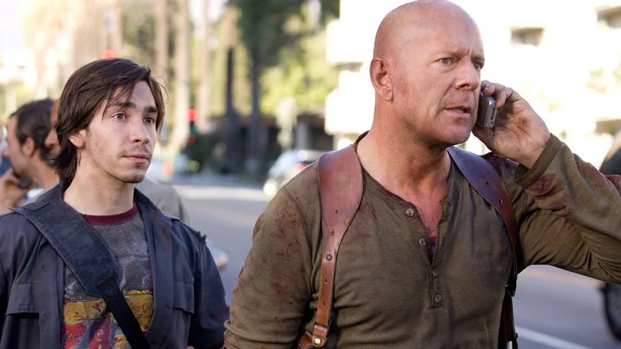 Die Hard 4.0: A quintessential lone-wolf action movie - review.