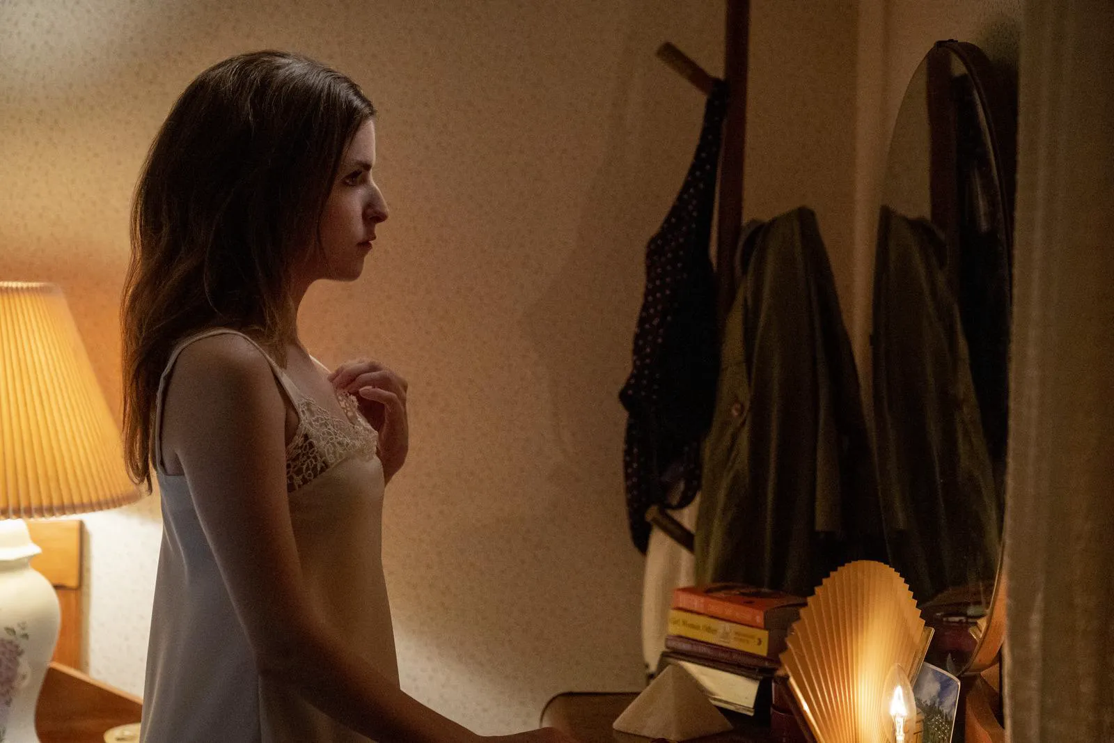 Review of "Alice, Darling" - A Thriller About the Hell of Abusive Relationships